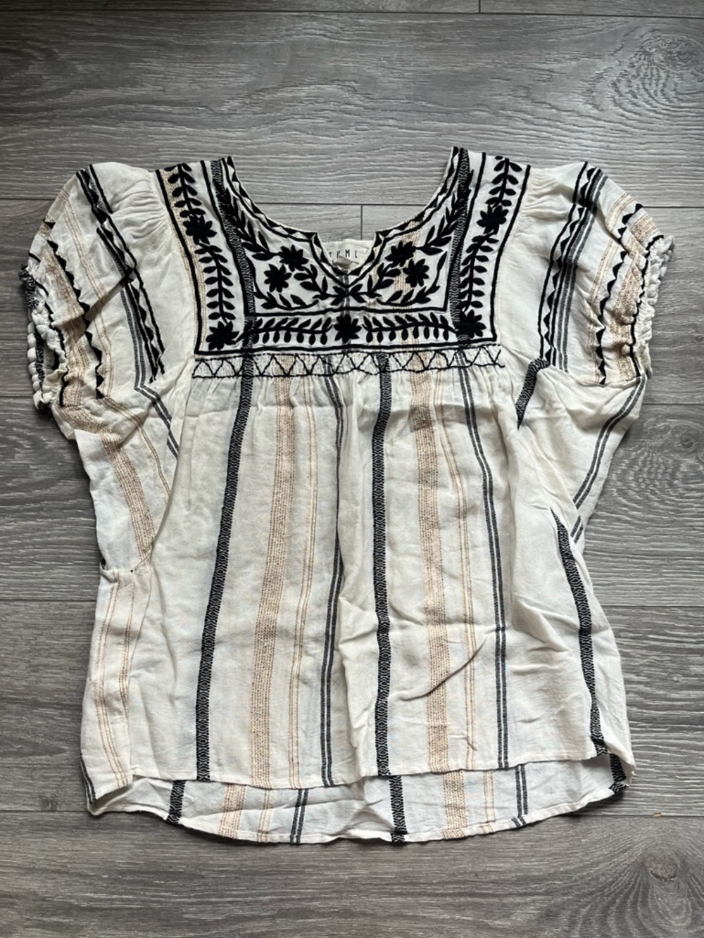 THML Anthropologie Cream Black Embroidered Short Sleeve Peasant Top Size XS